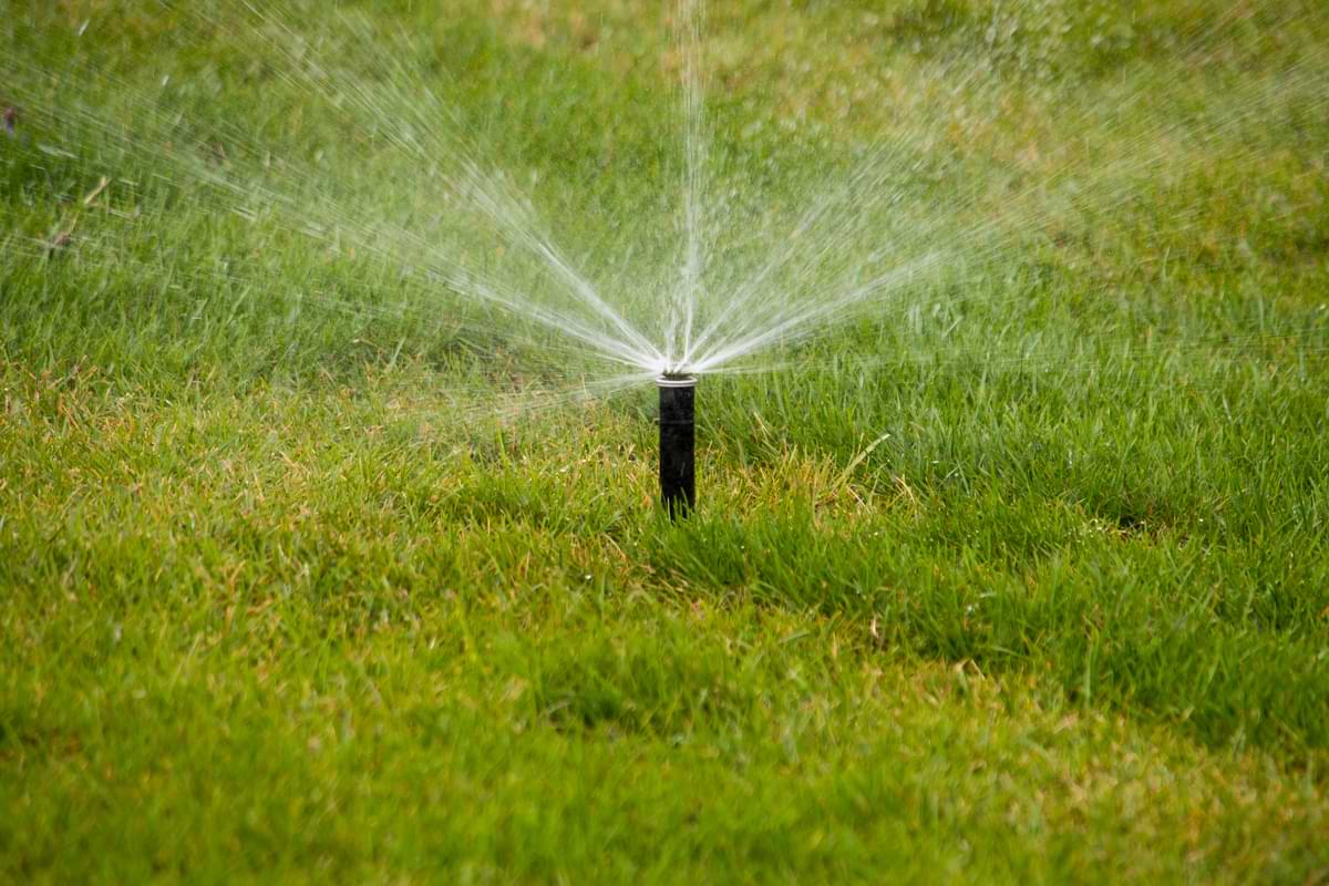 Comparing Underground and Above-Ground Sprinkler Systems 1
